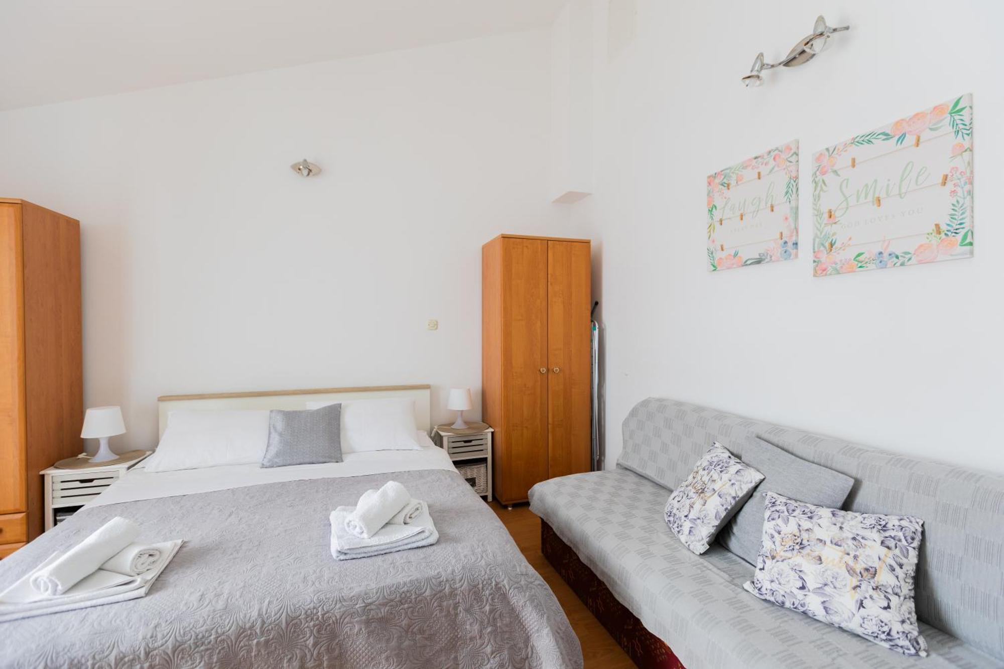Apartments Rudi ロクヴァ・ロゴズニツァ エクステリア 写真